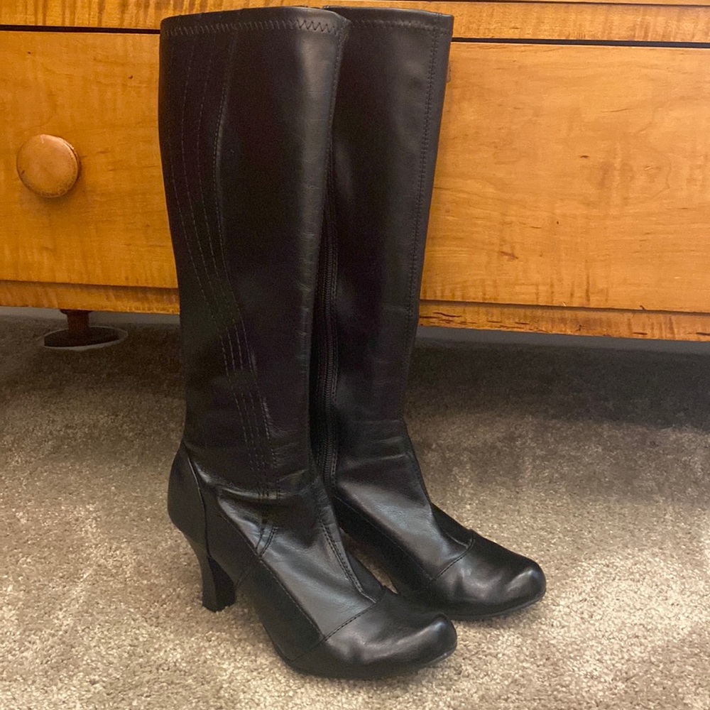 Reaction black boots